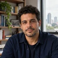 Retrato ilustrativo de Rafael Lacerda Moreira, autor do blog da DesentupidoraMZS
